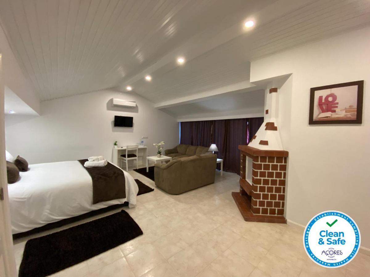 The Rock Guest House 蓬塔德尔加达 外观 照片
